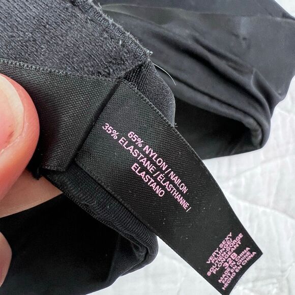 Victoria’s Secret Very Sexy Plunge Bra – Size 32B – Black - Picture 8 of 9